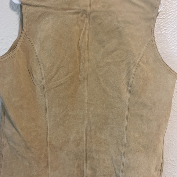 Vest - Picture 5 of 6